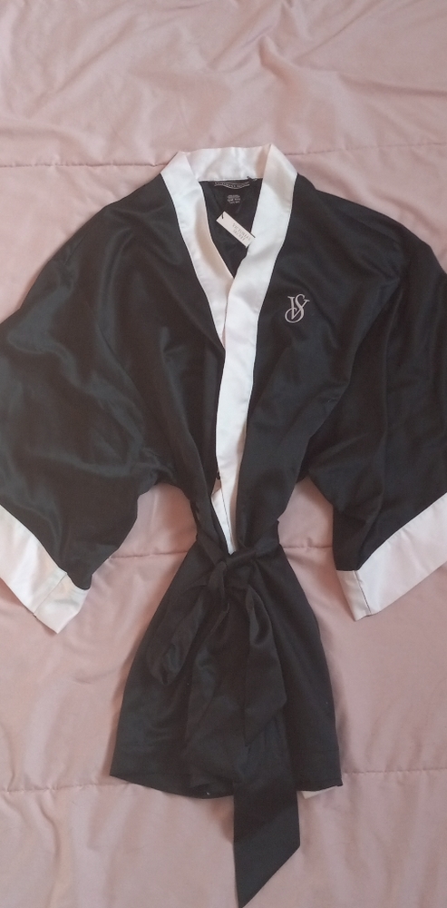 NWT Victoria's Secret black & pink robe